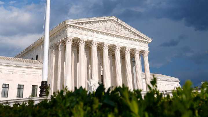 Supreme Court lets Trump end legal protections for over 500,000 immigrants from 4 countries