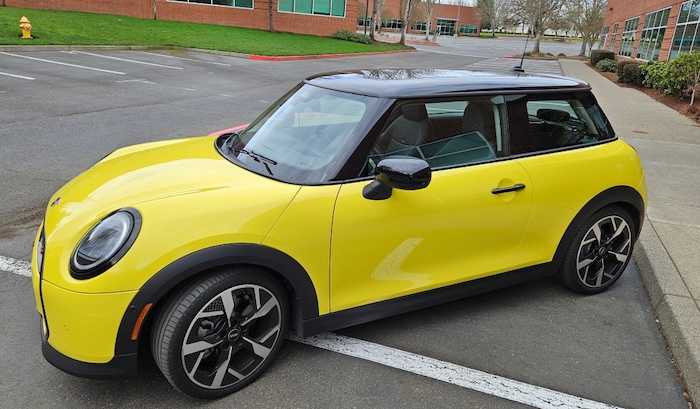 Mini Cooper S  2025  es buen perfume en frasco pequeño