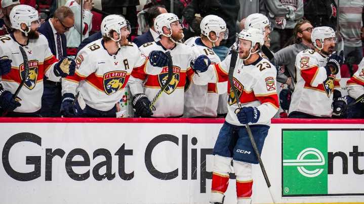 Panthers finish off Hurricanes, return to Stanley Cup Final