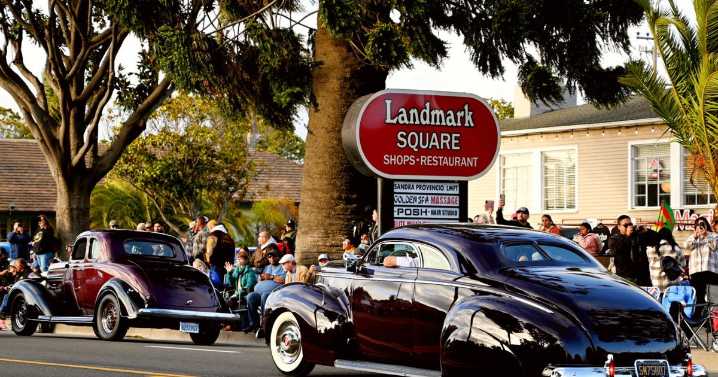 Broadway close between Cook, Stowell Friday night for West Coast Kustoms cruise