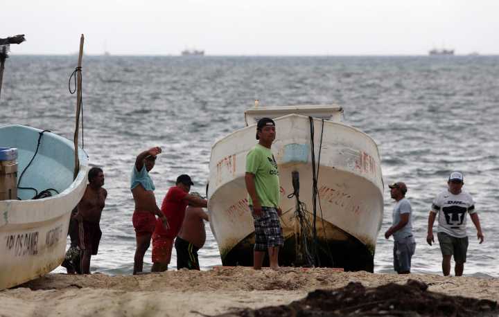 La tormenta Alvin avanza paralela a costas del Pacífico mexicano y provoca fuertes lluvias