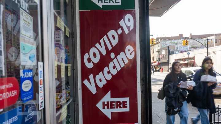 Doctors react to gov't dropping COVID vaccine recommendation for kids, pregnant women