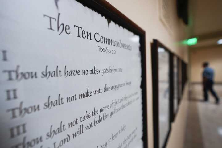 Avanza el proyecto que exige colocar los Diez Mandamientos en las escuelas públicas de Texas