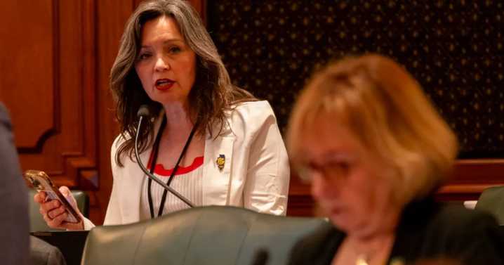 ‘Medical aid in dying’ bill moves forward in Illinois