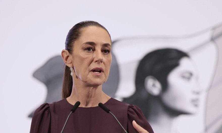 Sheinbaum y Trump hablan por teléfono para tratar "temas comerciales"