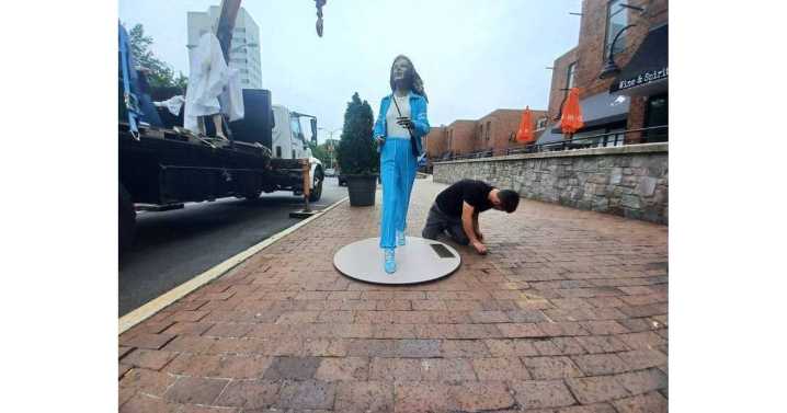 Seward Johnson Sculptures Return to Downtown New Brunswick