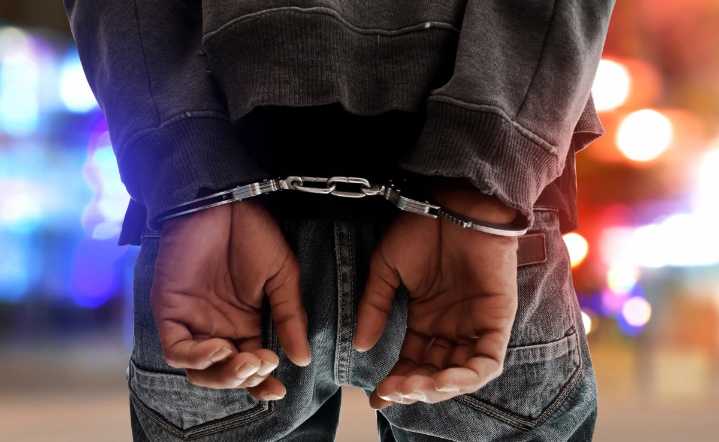 Hombre de Texas acusado de asesinar a su madre y atacar a su padre tras “visión apocalíptica”
