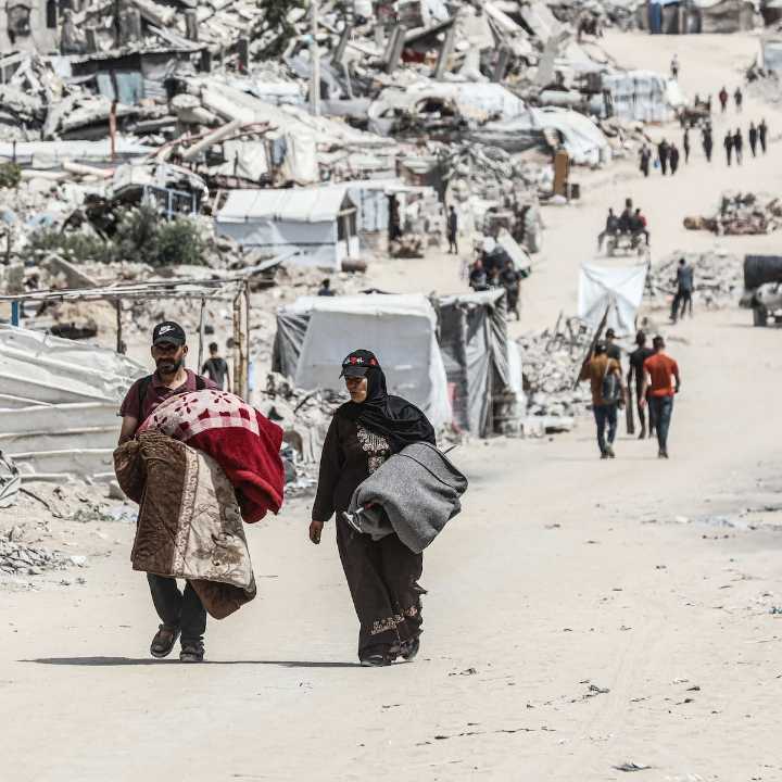 La ayuda humanitaria entra en Gaza a cuentagotas (mientras Israel prepara una nueva ofensiva)
