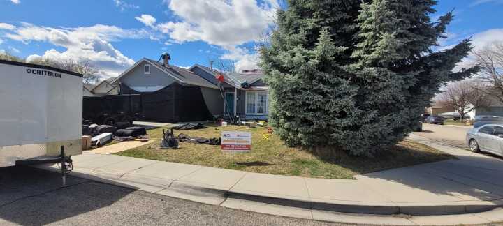 Boise company doggedly donates new roofs to veterans in need