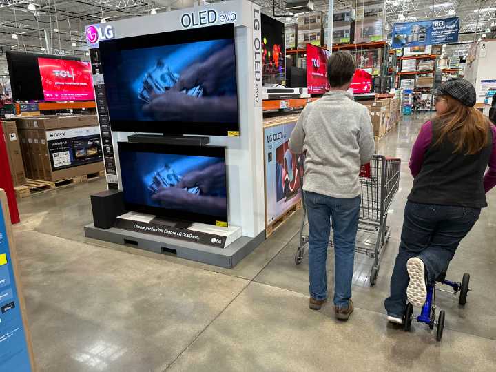 US consumer confidence rebounds after five straight months of declines amid tariff anxiety