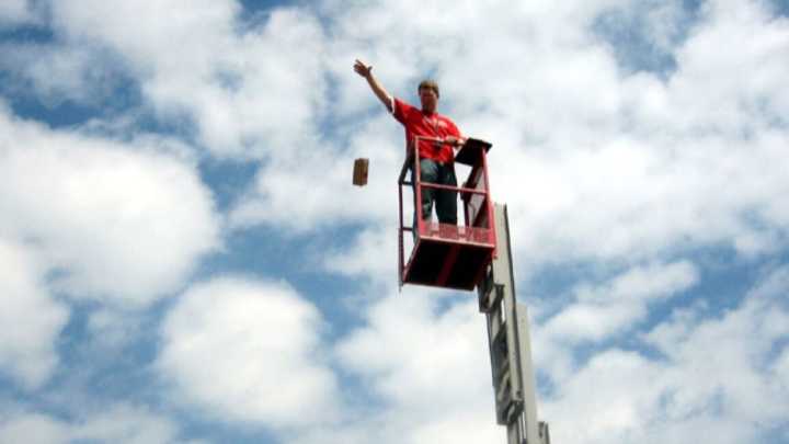 The key to a successful egg drop experiment? Drop it on its side
