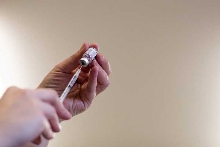 FDA advisers debate COVID vaccine recipe amid questions about fall shots