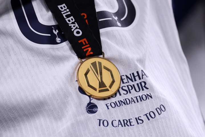 UEFA apologizes to Spurs for having too few Europa League medals