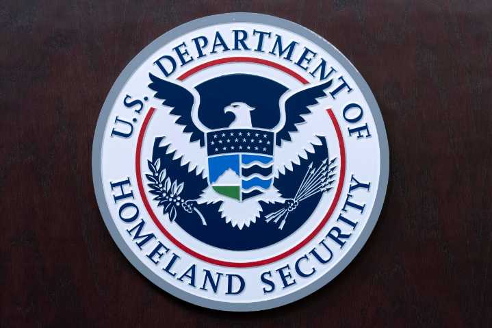 Gobierno de Trump considera revertir deportación de guatemalteco a México
