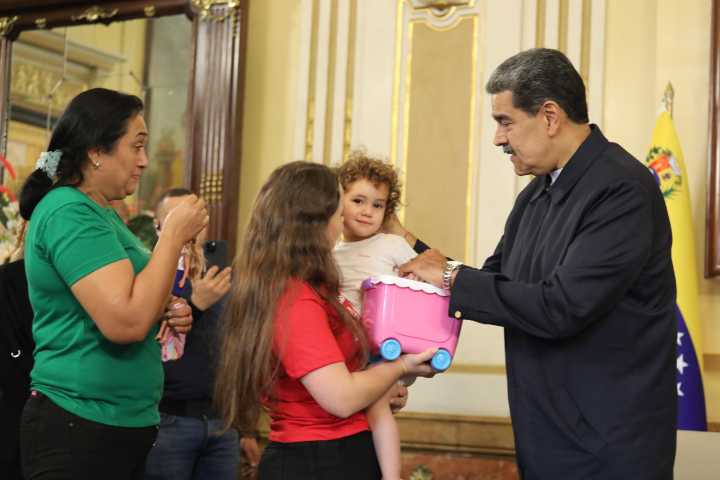 Repatriación de niña en Venezuela: La victoria de Maduro
