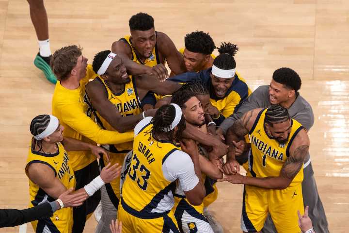 Los Pacers ganan a los Knicks en la prórroga tras una remontada milagrosa en la final del Este