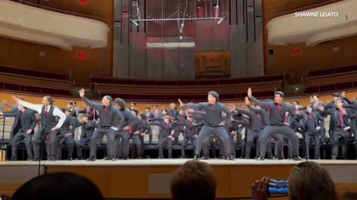 Mater Dei High School choir honors Samoan culture