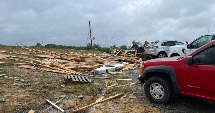 Unexpected tornado leaves at least 1 dead, multiple injured in Kentucky