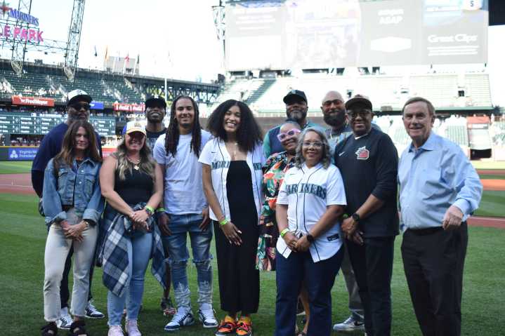 Mariners pay tribute to TJHS baseball coach Joe Townsend