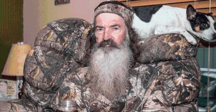 ‘Duck Dynasty’ Community Mourns Phil Robertson After He Dies At 79