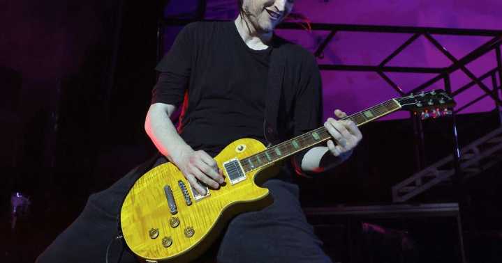 Former Red Hot Chili Peppers guitarist receives probation for crash that killed pedestrian