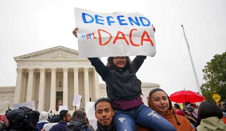 Silencio de la Corte Suprema allana el camino para solicitudes de DACA