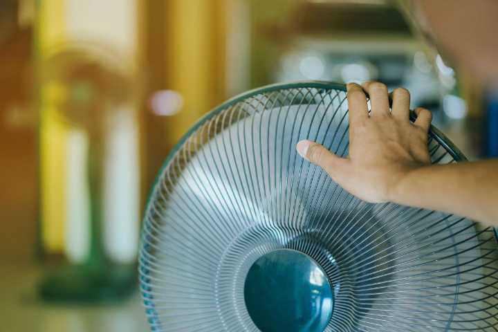 Senador César J. Blanco organiza el quinto sorteo anual de fans de “Beat the Heat” Senior Box en El Paso