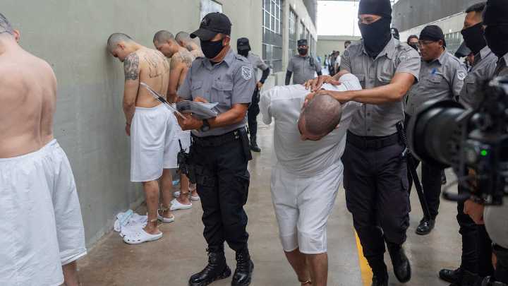 U.S. deported 50 Venezuelans with legal status to El Salvador: study