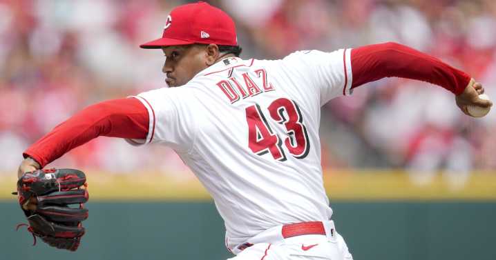 Reds trading former All-Star relief pitcher Alexis Diaz