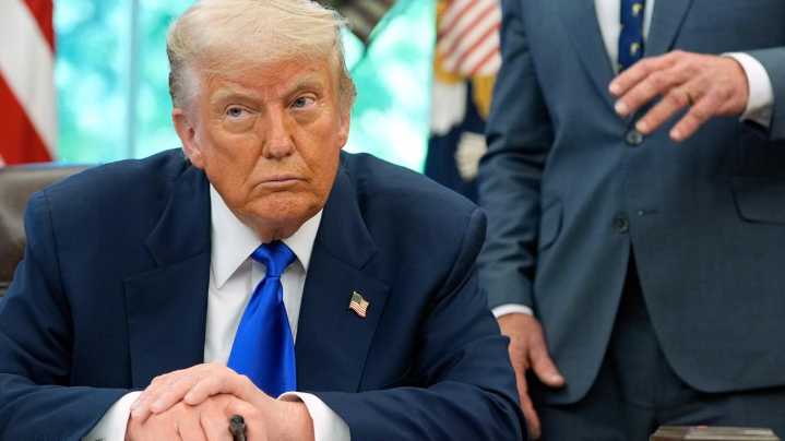 Trump threatens high tariffs on EU imports and Apple products