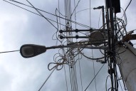 Cacique de Los Güires solicita ayuda luego de pasar un mes sin luz
