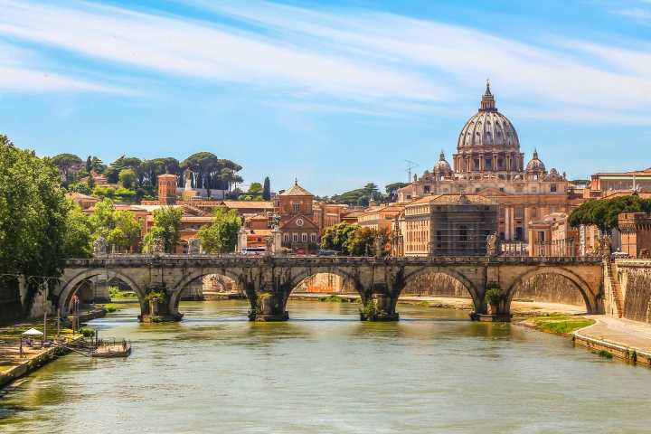 8 Things Tourists Should Never Do in Rome