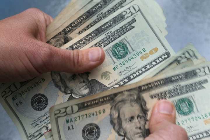 Ex policía acusada de fraude por cobrar $600,000 mientras fingía estar incapacitada en Orange
