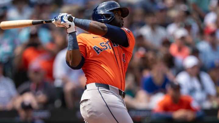 Yordan Alvarez's return delayed by newly discovered hand fracture