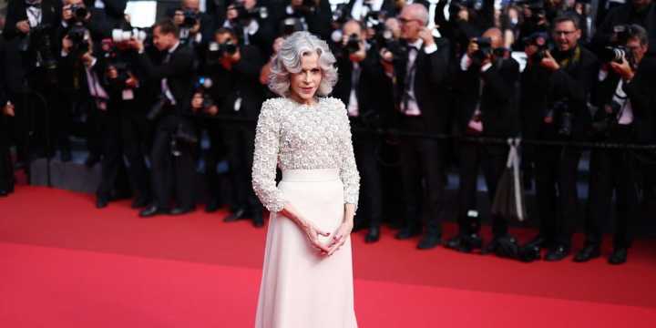 Las claves de estilo y maquillaje de Jane Fonda para brillar en una alfombra roja a los 87 años