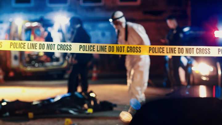 Hombre intenta irrumpir en casa de su expareja en Houston y muere baleado