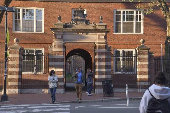 EEUU Trump prohíbe a Harvard matricular a estudiantes extranjeros Europa Press
