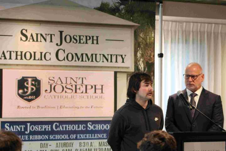 Víctima demanda a la Diócesis de Orlando por $25M tras años de abuso sexual por un sacerdote