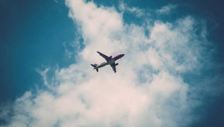 Hombre en Houston recibe 15 meses de prisión por apuntar láser a aeronave