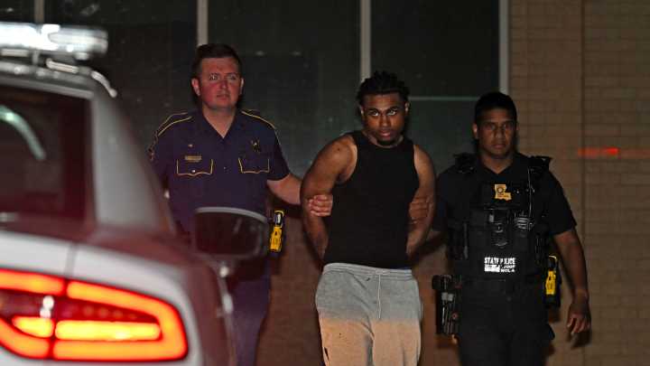 3 more escapees from a New Orleans jail are caught, leaving 2 at large, officials say