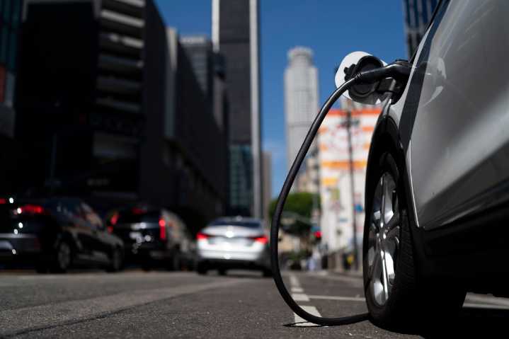 Senado de EE.UU. bloquea la prohibición de venta de autos de gasolina en California para 2035