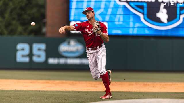 Huskers fall to Oklahoma, will play in elimination bracket Saturday