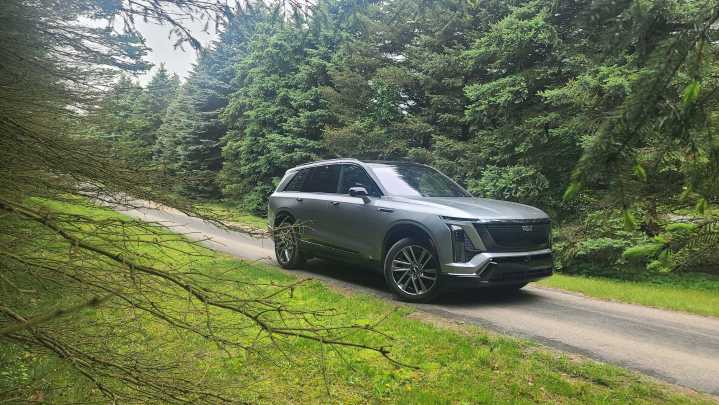 Auto Review: Hands-free in the Caddy 'Baby Escalade' Vistiq