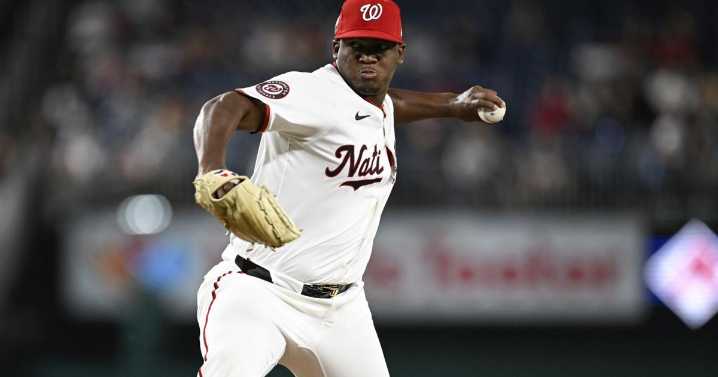 Nationals reliever Ferrer hitting right notes on mound, if not on saxophone