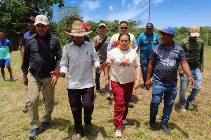 Lizetica envió «urgentemente» a los Pacheco para Nabasanuka por fallas del agua (+fotos)