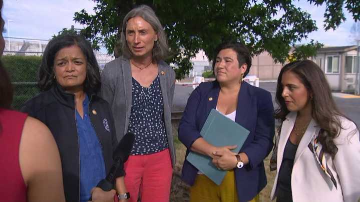 Lawmakers visit ICE facility over health, labor concerns