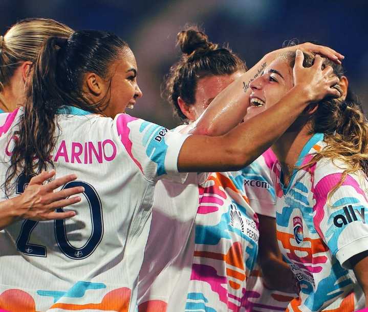 Enrachadas; jugadoras del equipo local femenil San Diego Wave