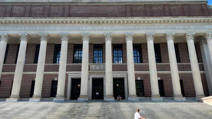 Harvard demanda a la Administración Trump por prohibir la matriculación de alumnos extranjeros