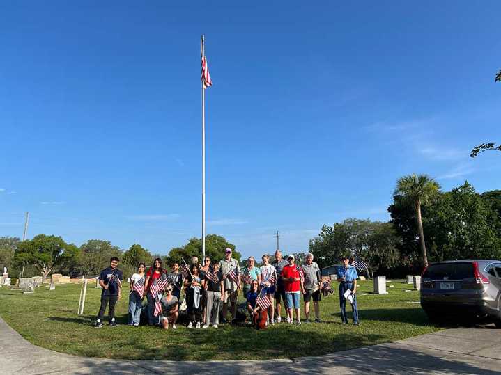 Kiwanis Club of Clermont Honors Fallen Heroes At Oak Hill Cemetery