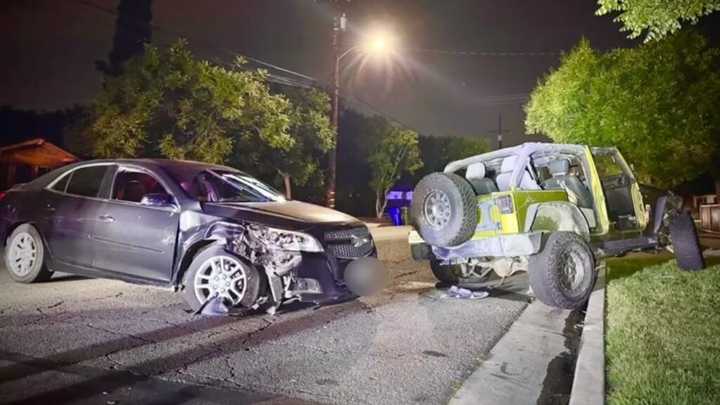 Madre detenida por conducir ebria y provocar accidente con sus dos hijos dentro del vehículo en Upland